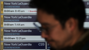 US_Airport_Delays_Spark_Political_Blame_Game_Amid_DHS_Shutdown