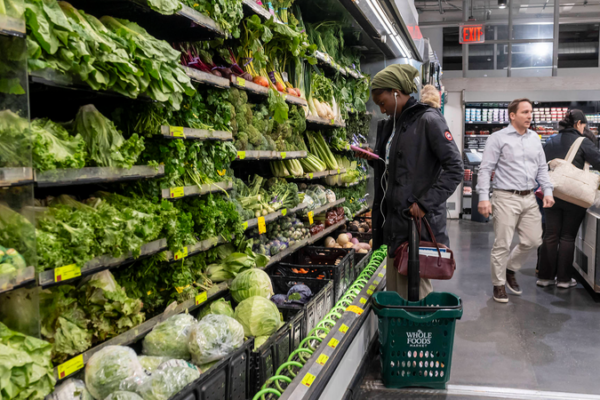 US_Consumers_Bear_Brunt_of_Middle_East_Tensions_as_Fuel_Prices_Soar