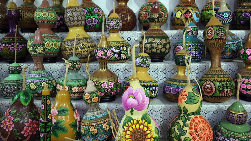Uygur_Gourd_Pyrography_Keeps_Cultural_Heritage_Alive_in_Xinjiang