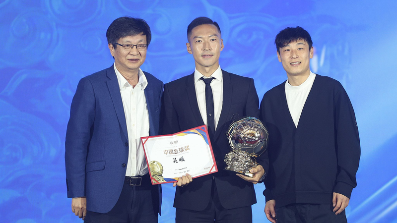 Veteran_Midfielder_Wu_Xi_Clinches_2025_Chinese_Men_s_Footballer_of_the_Year - Khabar Asia Veteran_Midfielder_Wu_Xi_Clinches_2025_Chinese_Men_s_Footballer_of_the_Year