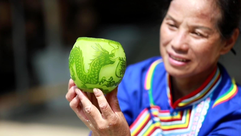 Jingzhou’s Carved Fruit: From Ancient Delicacy to Modern Wearable Art video poster
