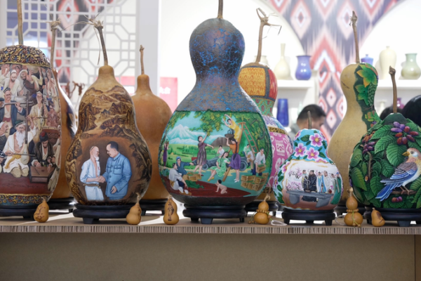 Xinjiang_Tourism_Expo_Draws_Global_Interest__Boosts_Silk_Road_Ties video poster