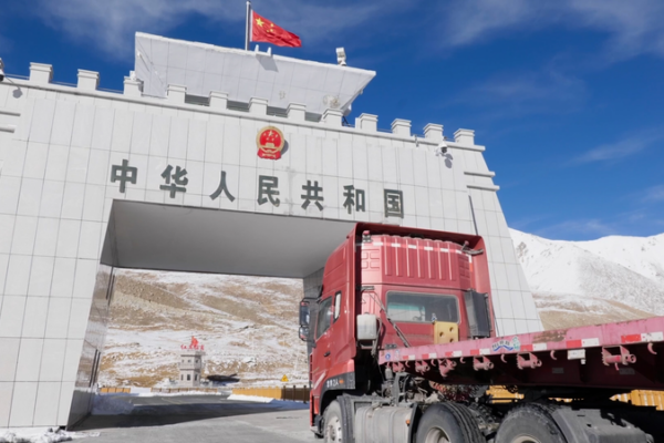 Xinjiang_s_Foreign_Trade_Soars_36__in_Early_2026__Outpacing_National_Growth video poster