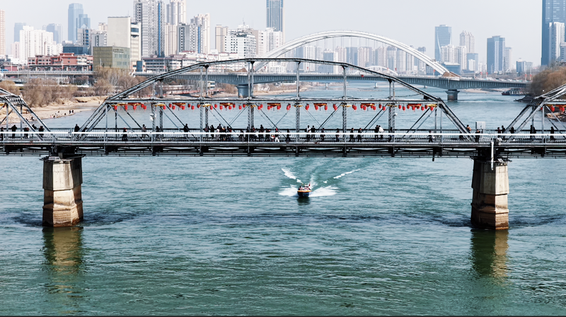Yellow_River_Transforms_into_Emerald_Waterway_in_Lanzhou_poster - Khabar Asia Yellow_River_Transforms_into_Emerald_Waterway_in_Lanzhou video poster