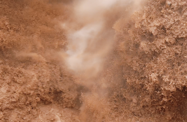 Yellow_River_s_Annual_Desilting_Ensures_Regional_Stability video poster