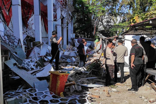 7_6M_Earthquake_Strikes_Eastern_Indonesia__Tsunami_Warning_Lifted