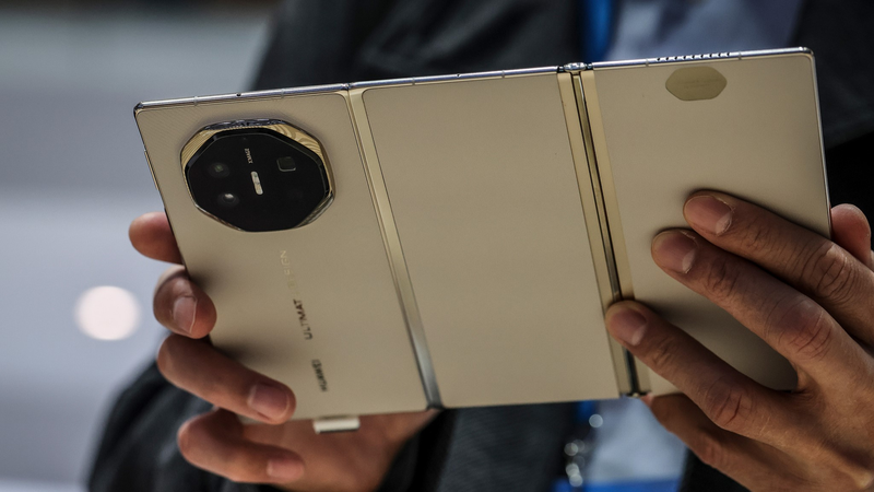 Apple_s_Foldable_iPhone_Faces_Conflicting_Reports_Amid_Production_Challenges