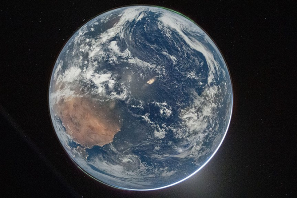 Artemis_II_Astronauts_Capture_Stunning_Earth_Views_En_Route_to_Moon