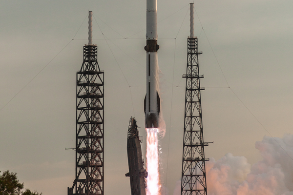 Blue_Origin_s_New_Glenn_Rocket_Lands_Booster_but_Fails_Satellite_Deployment