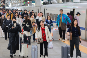 China_Anticipates_90_5_Million_Railway_Trips_During_Qingming_Holiday_Rush