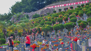 China_Honors_Fallen_Heroes_in_Nationwide_Qingming_Tributes