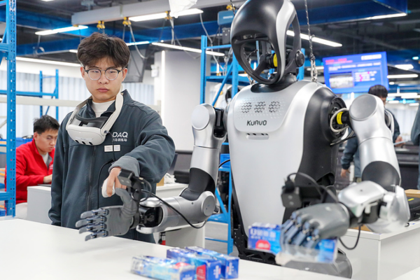 China_Launches_E_Commerce_Reforms_to_Strengthen_Real_Economy_in_2026