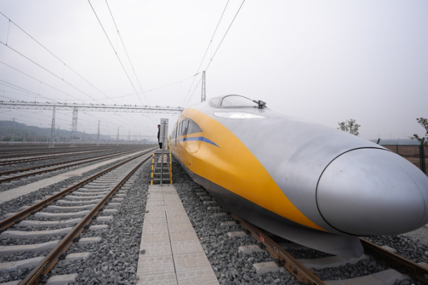 China_s_Xi_an_Shiyan_High_Speed_Rail_Hits_385_km_h_in_Key_Trials