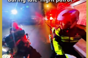 Chinese_Traffic_Officer_s_Kind_Gesture_Goes_Viral_After_Helping_Student video poster