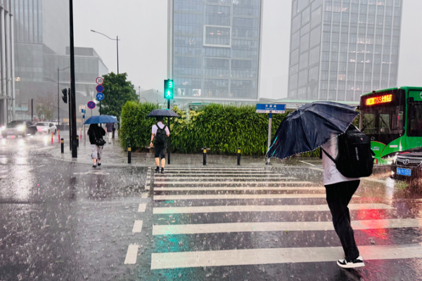 Climate_Change_Intensifies_Severe_Weather_in_Southern_China__Experts_Warn