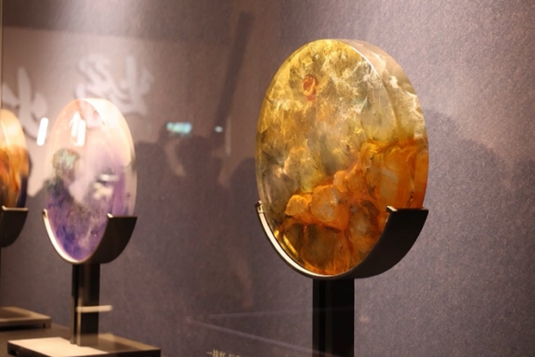 Contemporary_Glass_Art_Bridges_Cultural_Roots_Across_the_Taiwan_Strait video poster