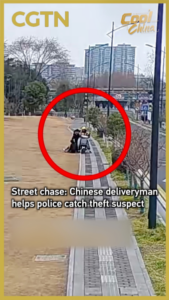 Deliveryman_Aids_Police_in_Dramatic_Yancheng_Street_Chase video poster