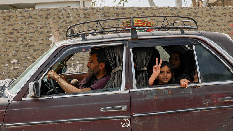 Displaced_Lebanese_Return_Home_Amid_Ceasefire_Risks