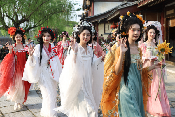 Film_Themed_Attractions_Drive_China_s_Qingming_Tourism_Surge video poster