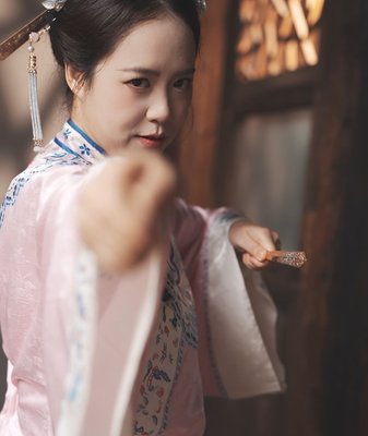 Fuzhou_s_Three_Sword_Hairpins__A_Symbol_of_Strength_and_Identity video poster