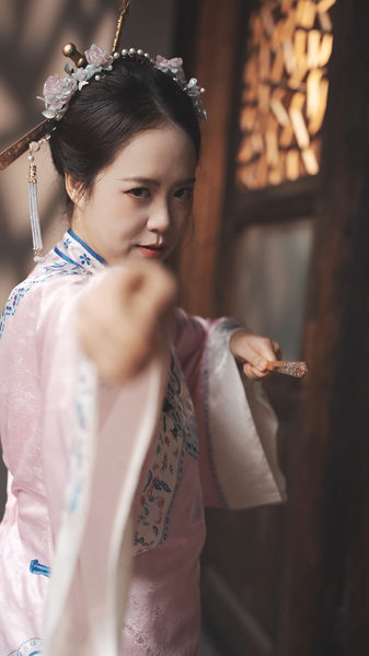 Fuzhou_s_Three_Sword_Hairpins__A_Symbol_of_Strength_and_Identity video poster