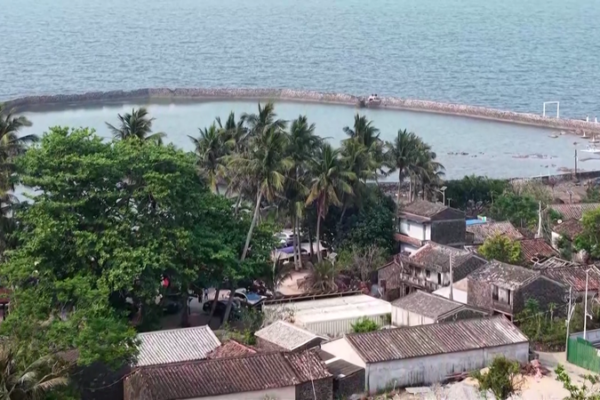 Hainan_s_Spring_Tourism_Boom_Blends_Culture_and_Innovation video poster