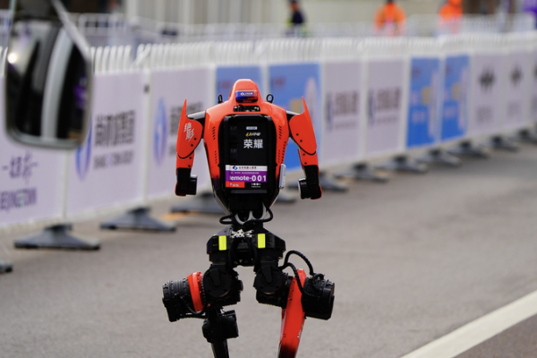 Humanoid_Robot_Shatters_Half_Marathon_Record_in_Beijing_Race video poster