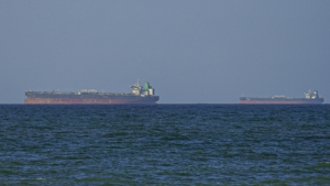 Iran_Threatens_Strait_of_Hormuz_Closure_Amid_Escalating_US_Tensions