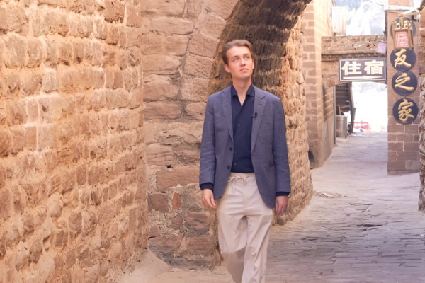 British Explorer’s Film-Inspired Journey to China’s Qikou Ancient Town video poster