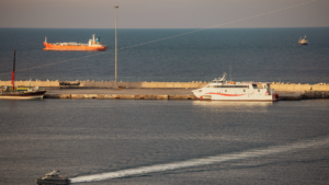 Middle_East_Tensions_Trigger_Global_Supply_Chain_Crisis