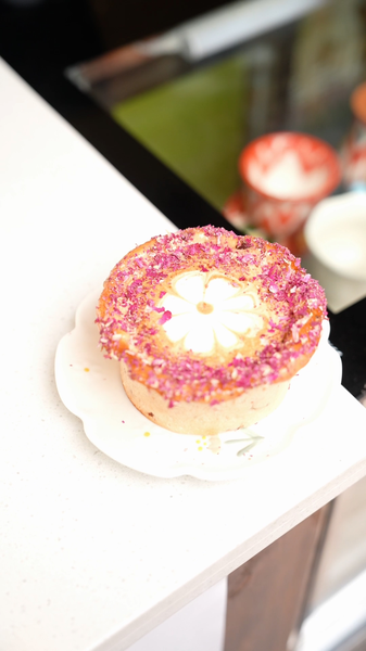 Naan_Coffee__Kashi_s_Unique_Culinary_Fusion_Blends_Tradition_and_Modernity video poster