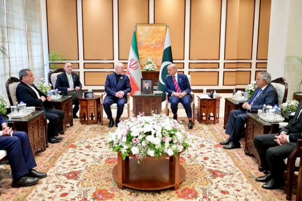 Pakistan_Mediates_US_Iran_Ceasefire_Talks_in_Islamabad video poster