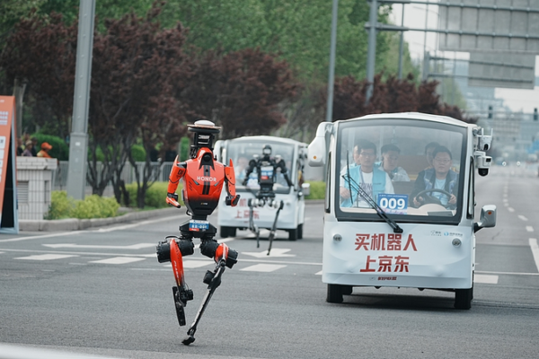 Robots_Outrun_Humans_in_Beijing_Half_Marathon__Set_New_Records