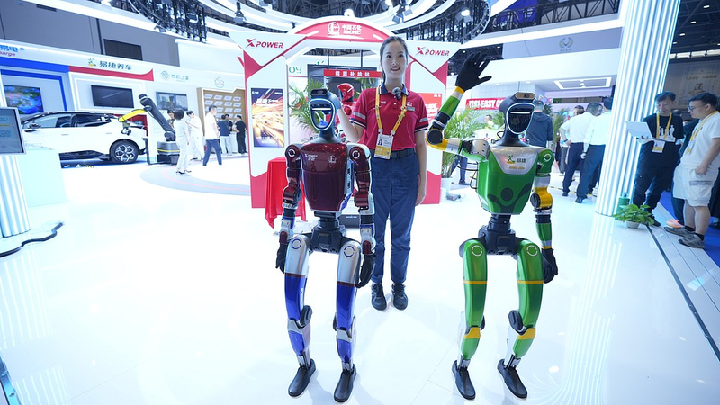 Robots_Steal_Spotlight_at_Hainan_s_2026_Consumer_Expo