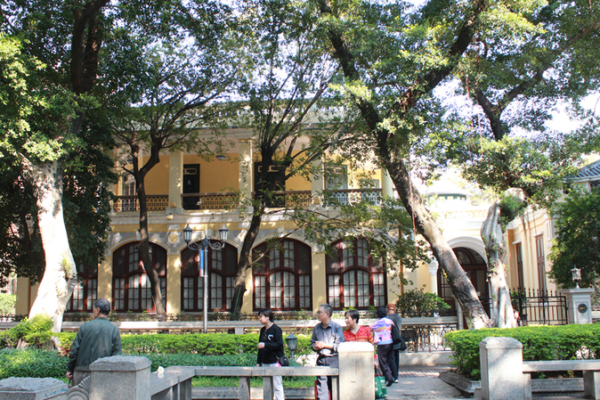 Shamian_Island__Guangzhou_s_Romantic_Backdrop_Captivates_Filmmakers_and_Tourists_in_2026