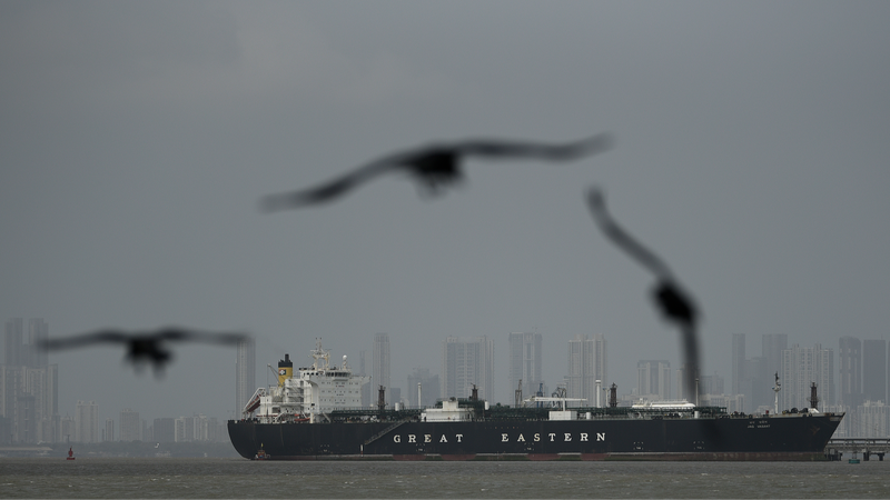 Strait_of_Hormuz_Shipping_Crisis_Threatens_Global_Economy_in_2026