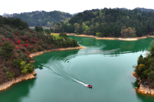 Discover Dujuan Lake: Guizhou’s Serene Mountain Escape video poster