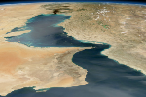 Tensions_Flare_in_Hormuz_Strait_as_US_Destroyer_Reverses_Course_After_Iranian_Warning