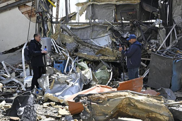 Trump_Issues_Final_Warning_to_Iran_as_Strait_of_Hormuz_Crisis_Escalates video poster