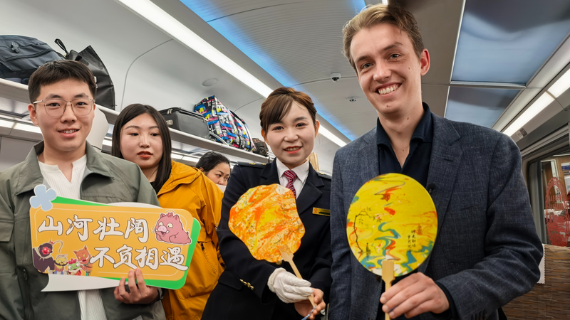 British Explorer Rides Movie-Themed Train to China’s Qikou Ancient Town