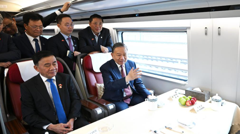 Vietnamese_Leader_Hails_China_s_Rail_Advancements_During_10_Hour_Journey