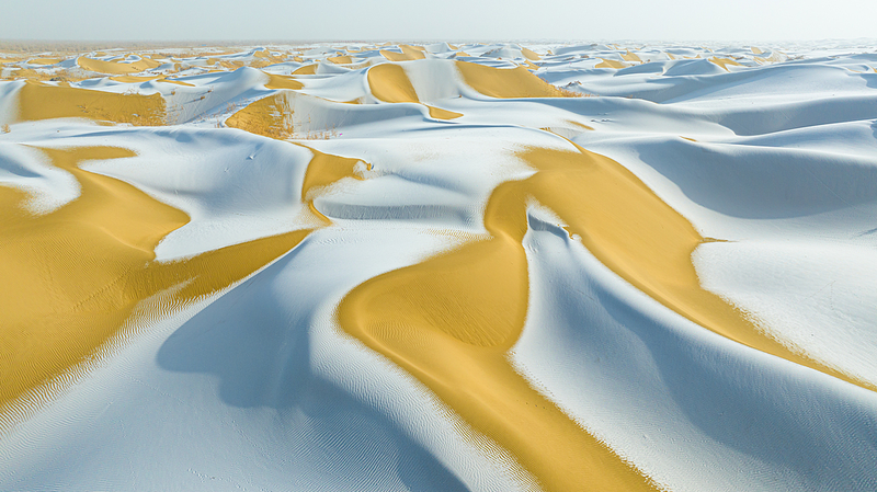 Xinjiang_s_Taklimakan_Desert_Sees_Green_Expansion_Boosted_by_Machinery_in_2026