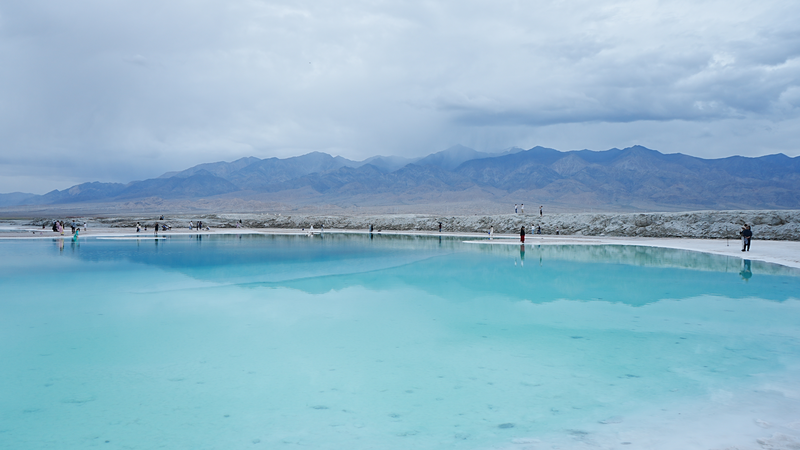 Nature_s_Mirror__The_Surreal_Salt_Lakes_of_China_s_Qaidam_Basin